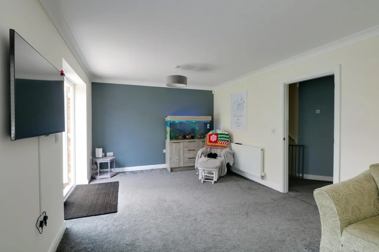 Broomhall Drive, Shavington, photo 3