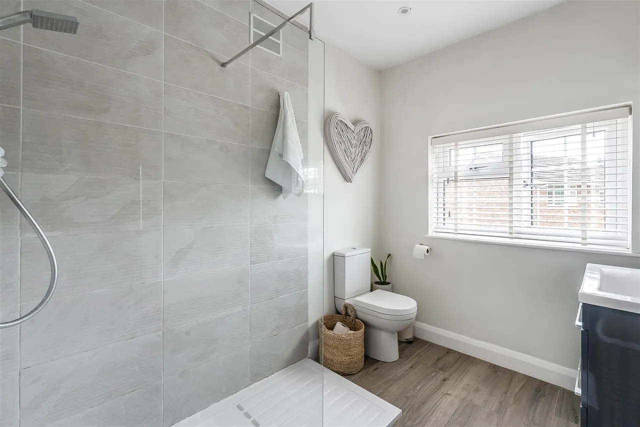 Highlands Road, Leatherhead, KT22, photo 8
