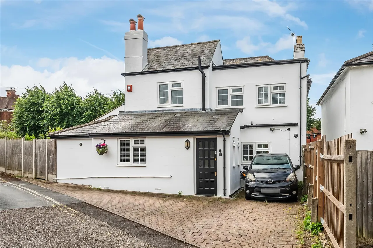 Highlands Road, Leatherhead, KT22, photo 21