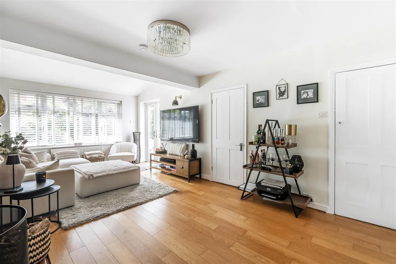 Highlands Road, Leatherhead, KT22, photo 15