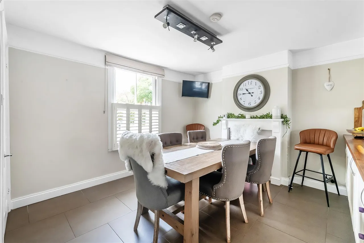 Highlands Road, Leatherhead, KT22, photo 18