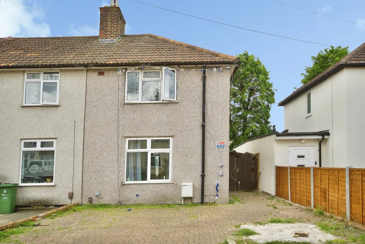 3 bed house for sale — Harrold Road, Dagenham, Essex, RM8