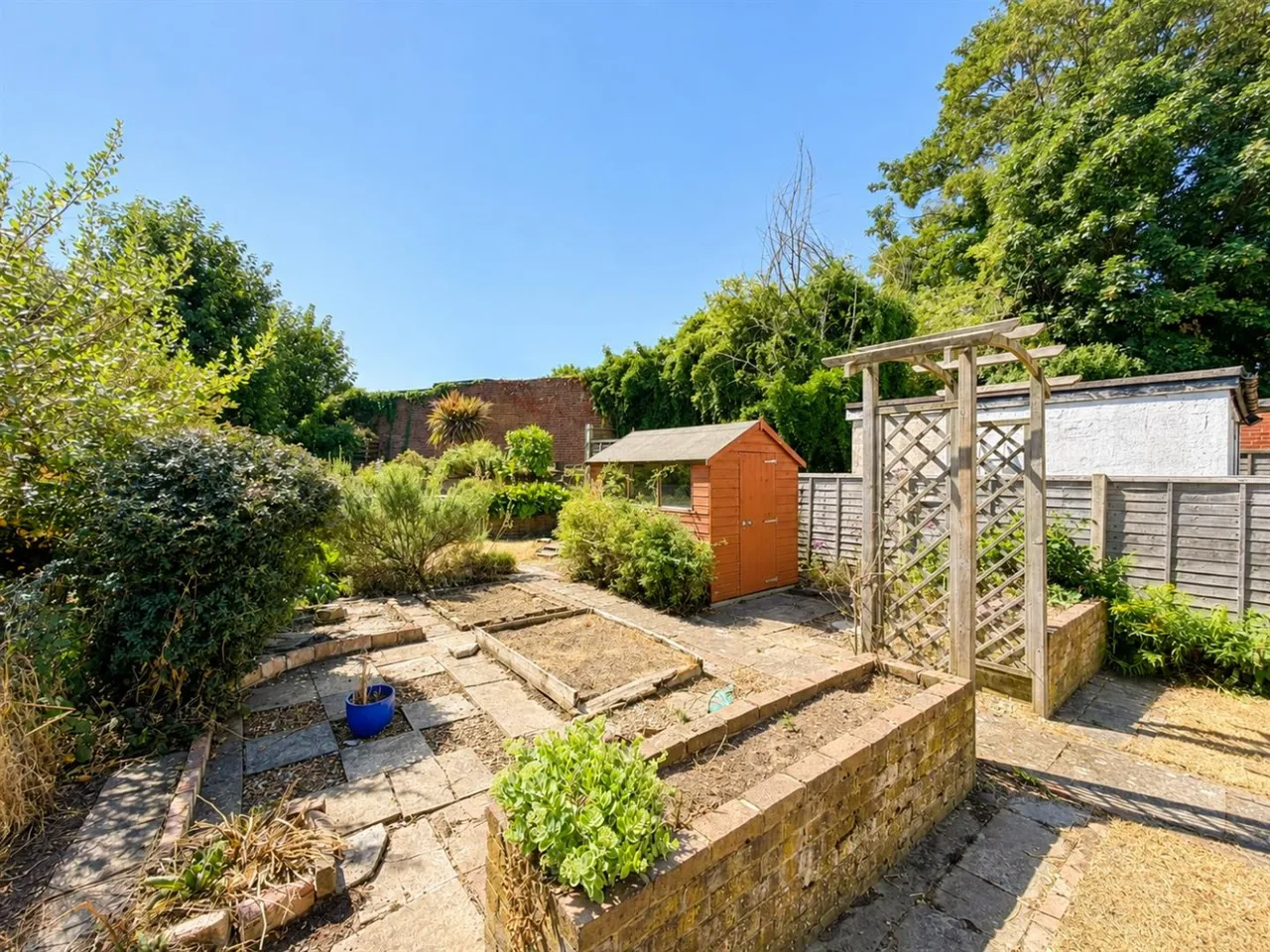 Semi-Detached For SaleHogarth Gardens, Heston, TW5, photo 12