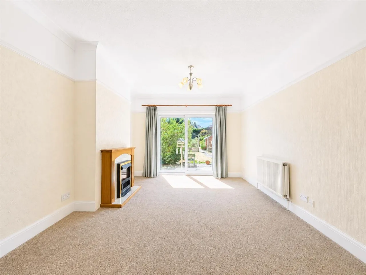 Semi-Detached For SaleHogarth Gardens, Heston, TW5, photo 5