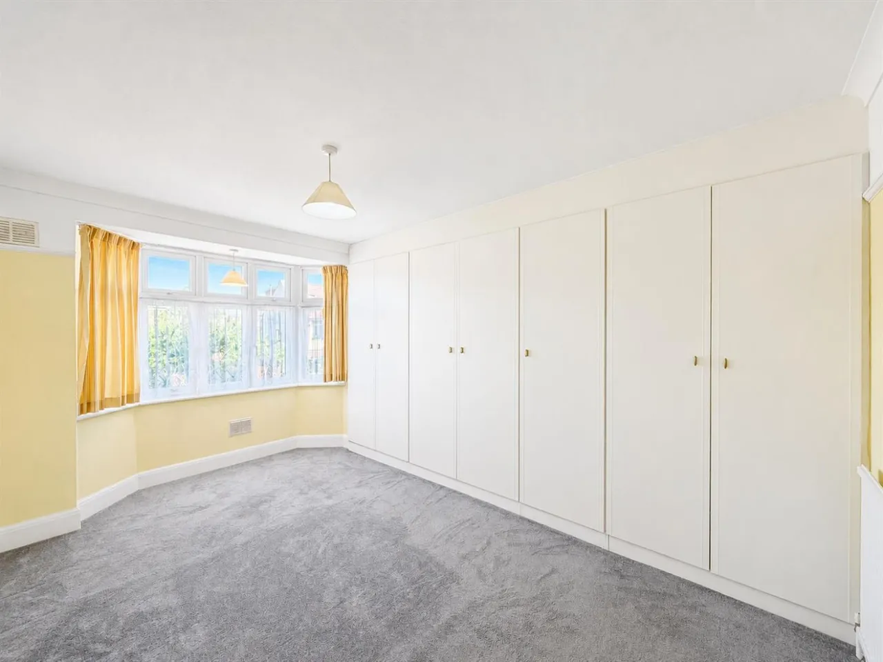 Semi-Detached For SaleHogarth Gardens, Heston, TW5, photo 4