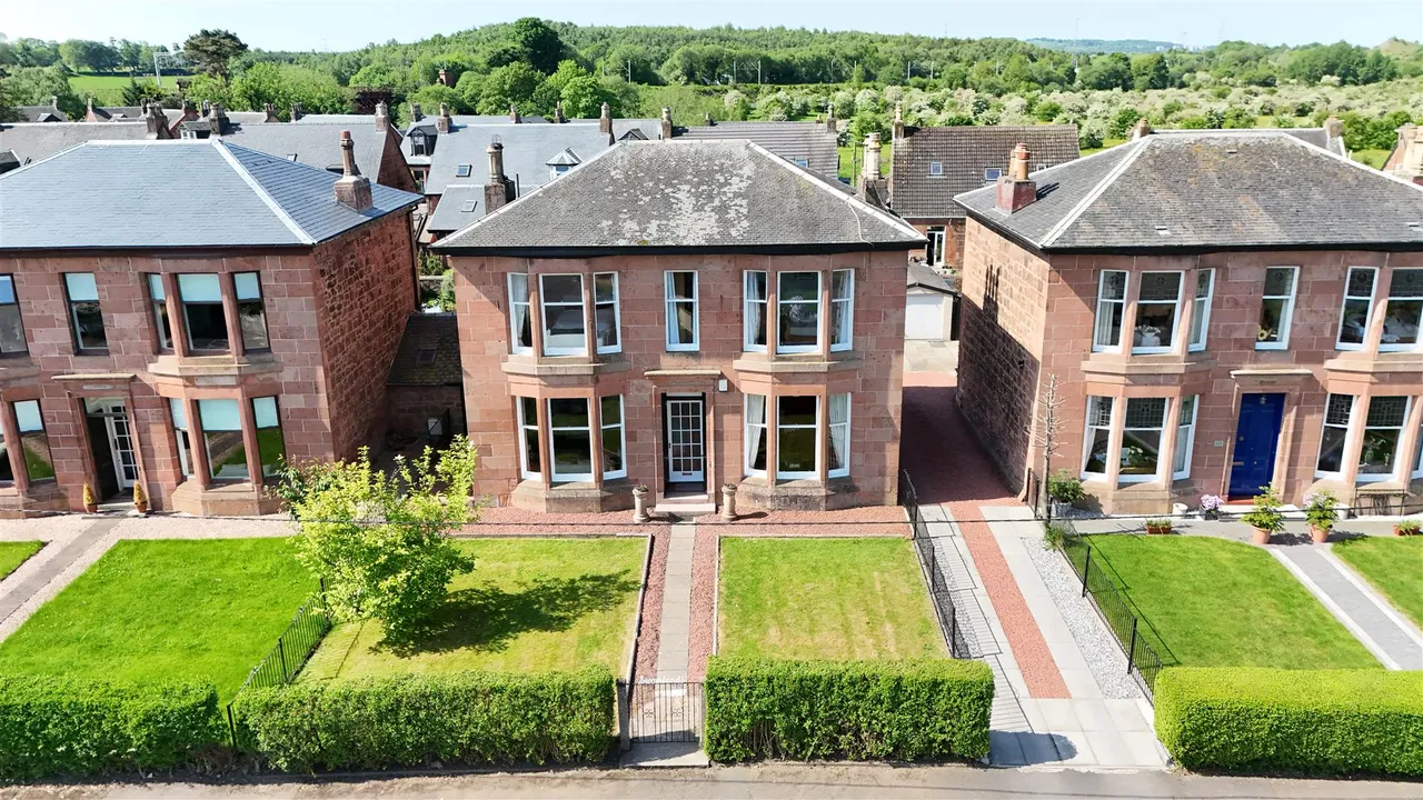 4 bed house for sale — Kylepark Drive, Uddingston, Glasgow, G71 7DD