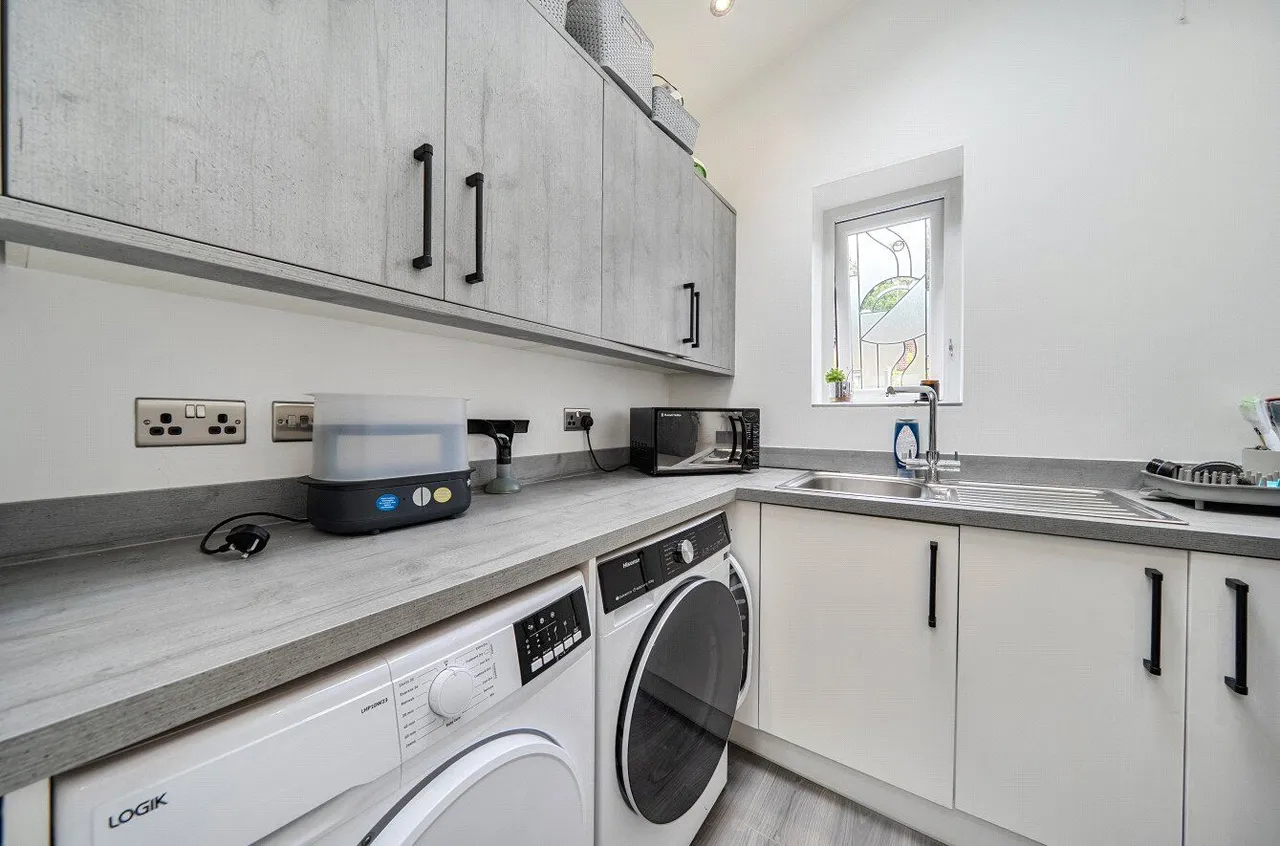 Kings Drive, Middleton, M24, photo 4