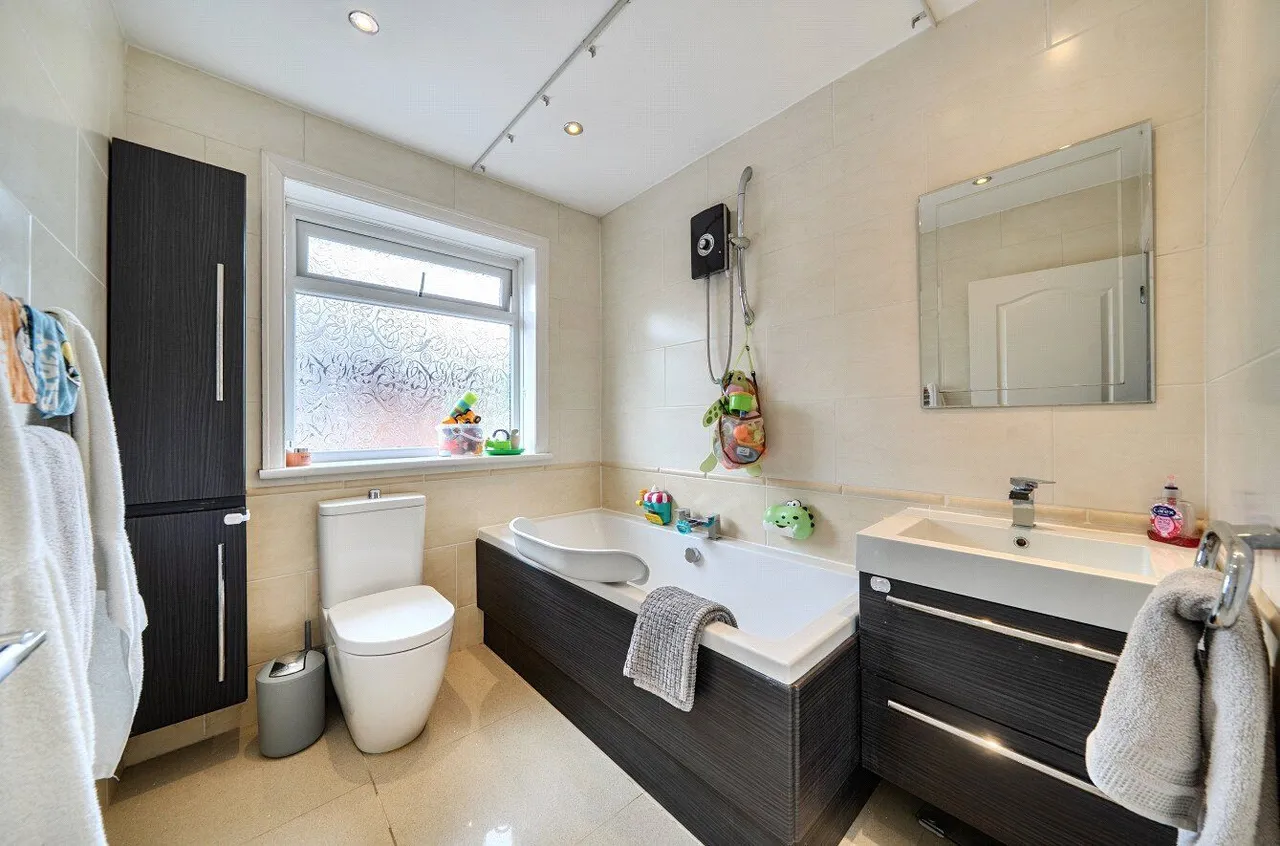 Kings Drive, Middleton, M24, photo 19