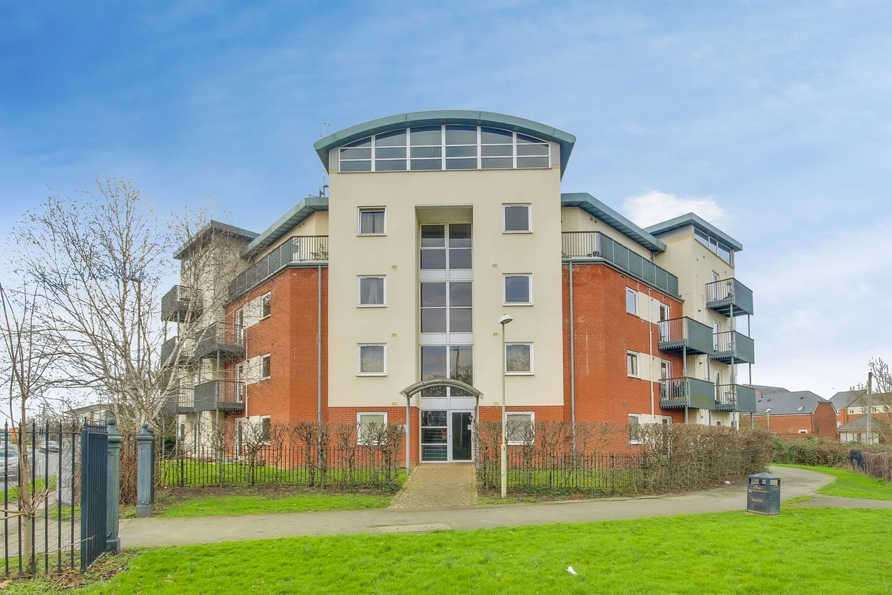 2 bed flat for sale — Suffolk Drive, Cattle Market/St Oswalds Retail Park, Gloucester, GL1