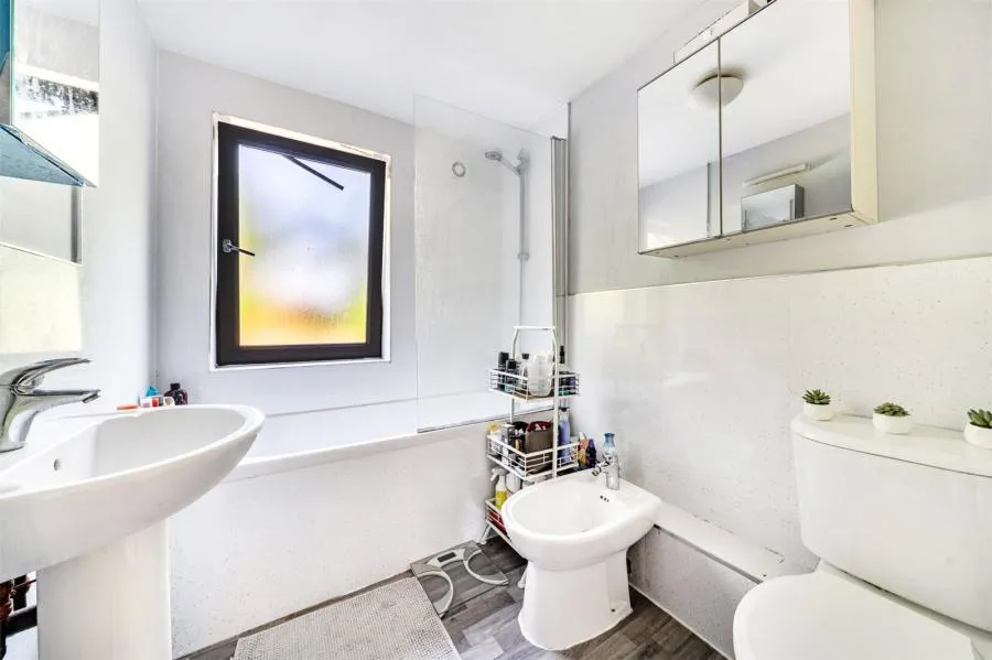 Trumpsgreen Road, Virginia Water, GU25, photo 6