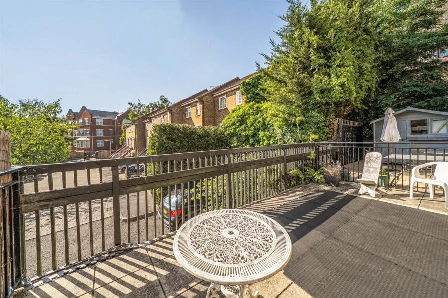 Trumpsgreen Road, Virginia Water, GU25, photo 4
