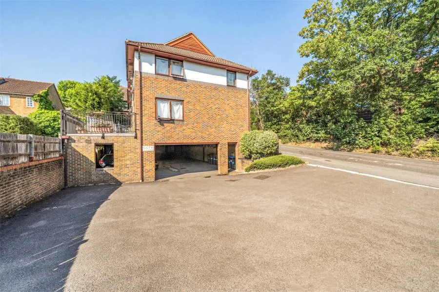 Trumpsgreen Road, Virginia Water, GU25, photo 7