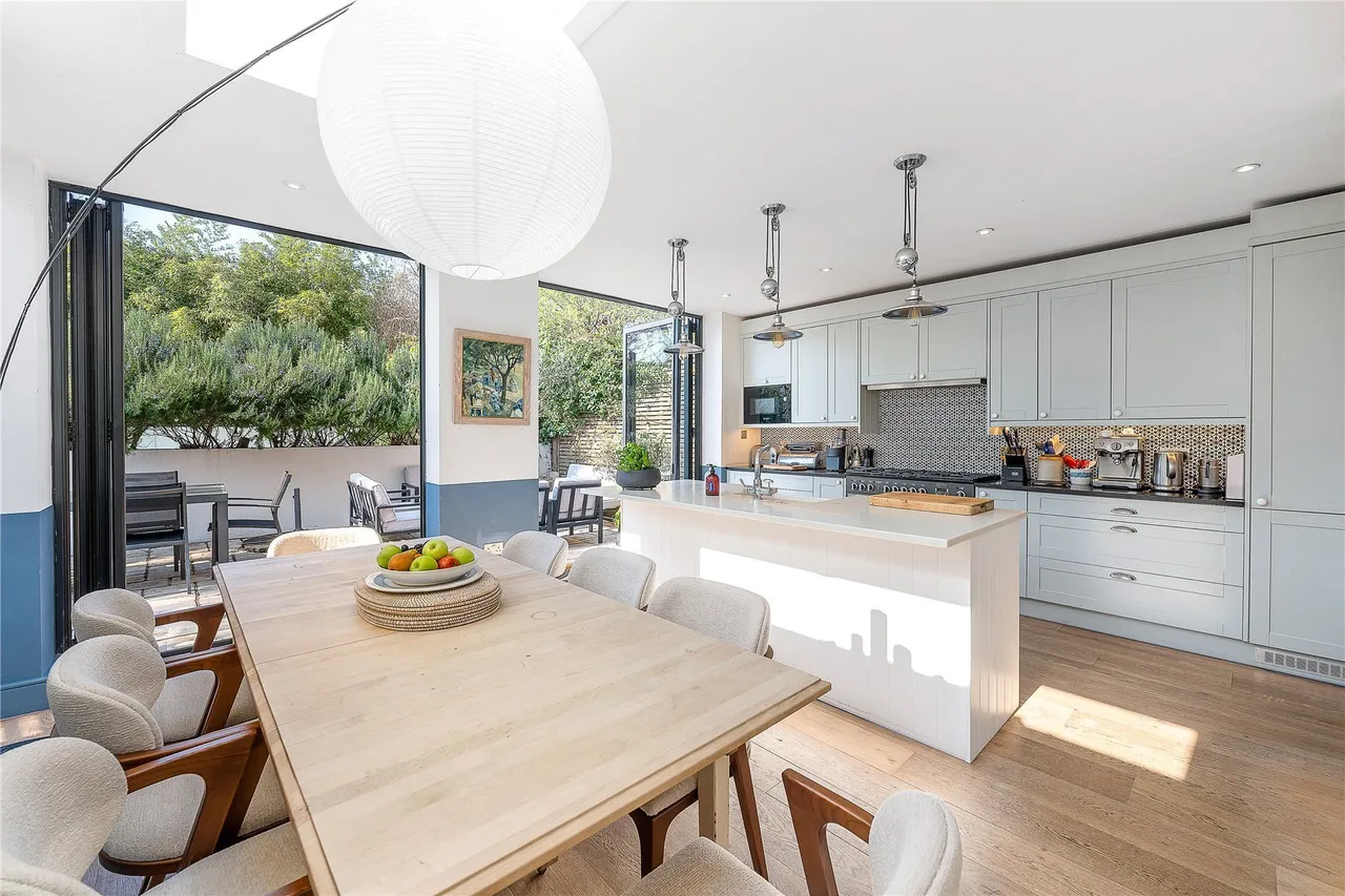 6 bed house for sale — Romola Road, London, SE24