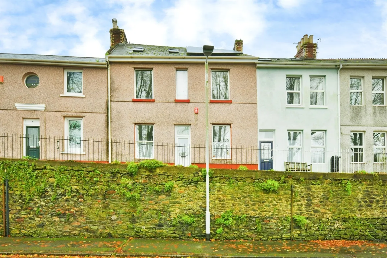 2 bed house for sale — Lanhydrock Road, Plymouth