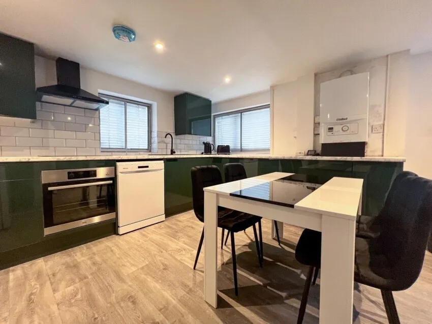 Corner Cottage, BS34, photo 4