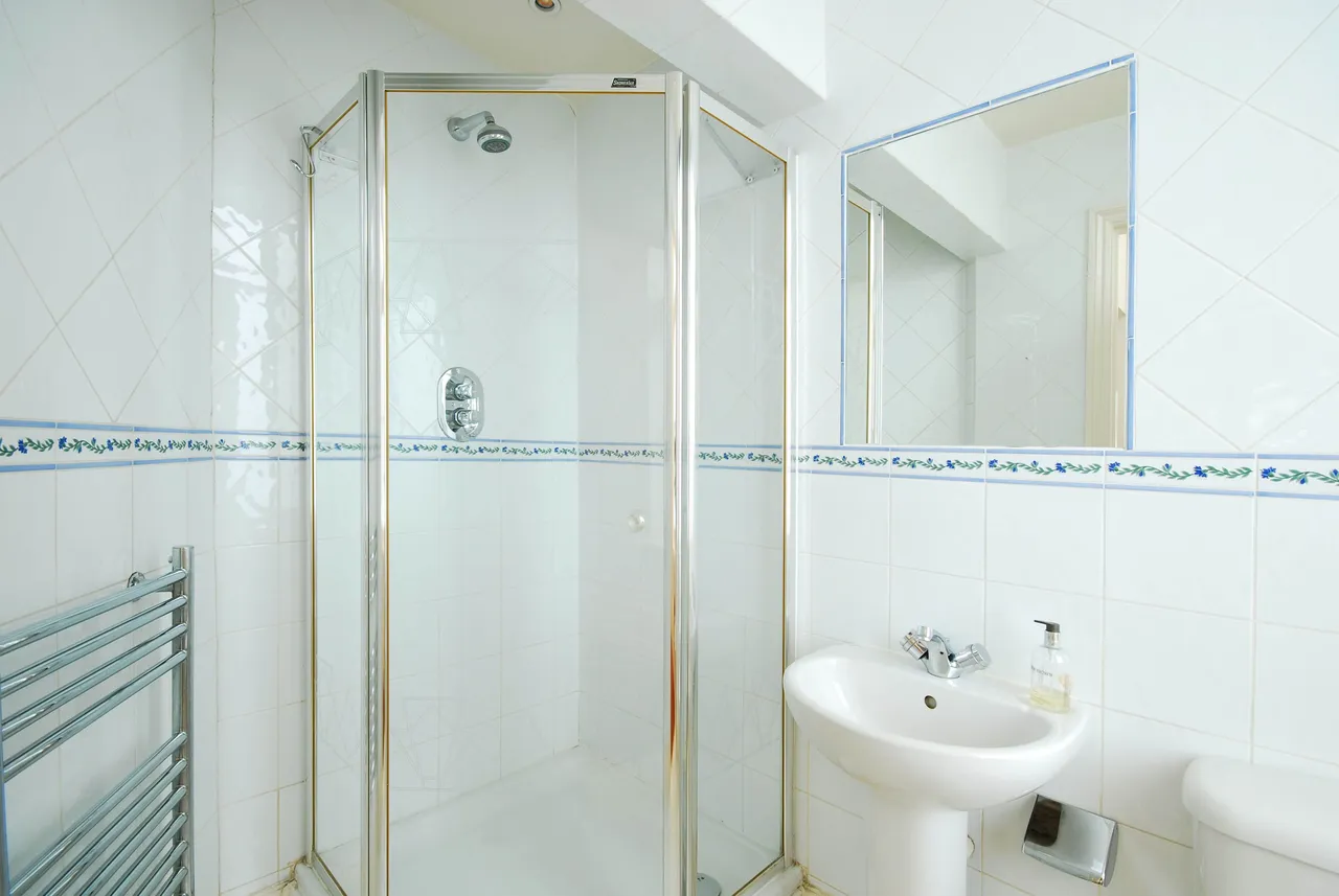 Flat 2, 60 Queens Gate, London, photo 8