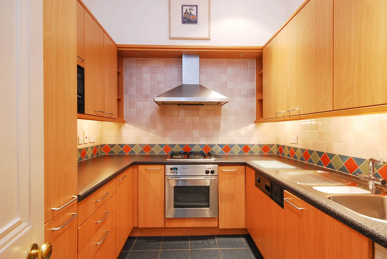 Flat 2, 60 Queens Gate, London, photo 2