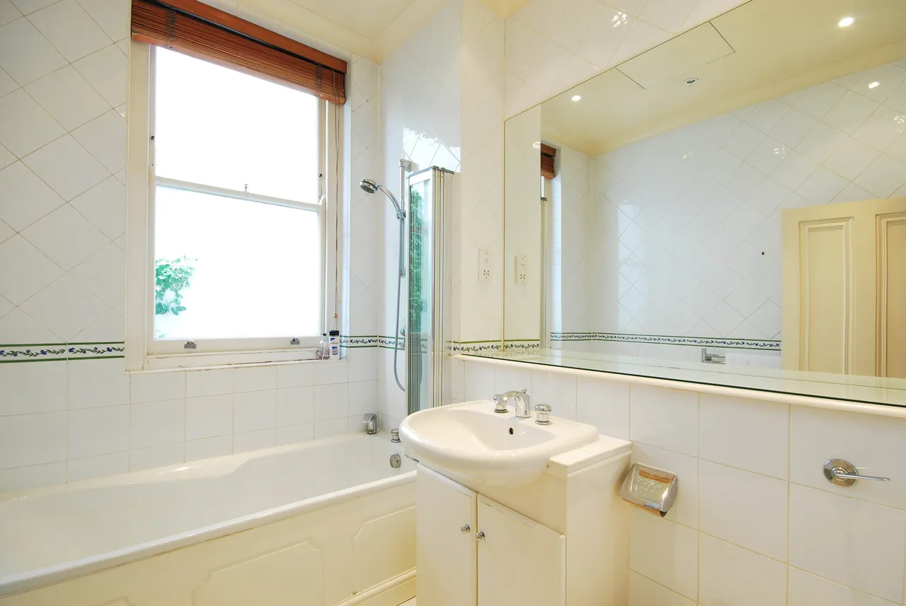 Flat 2, 60 Queens Gate, London, photo 9