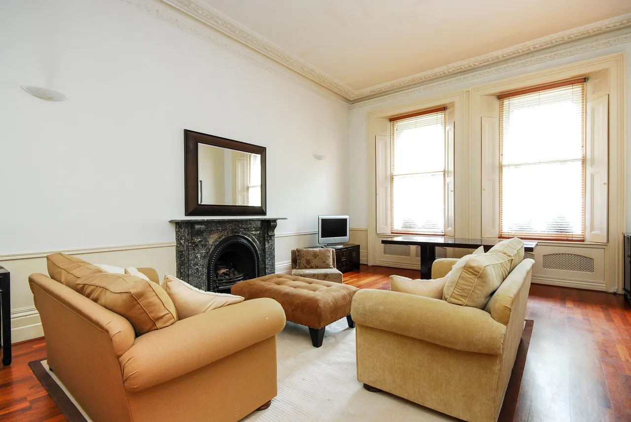 2 bed flat for sale — Flat 2, 60 Queens Gate, London