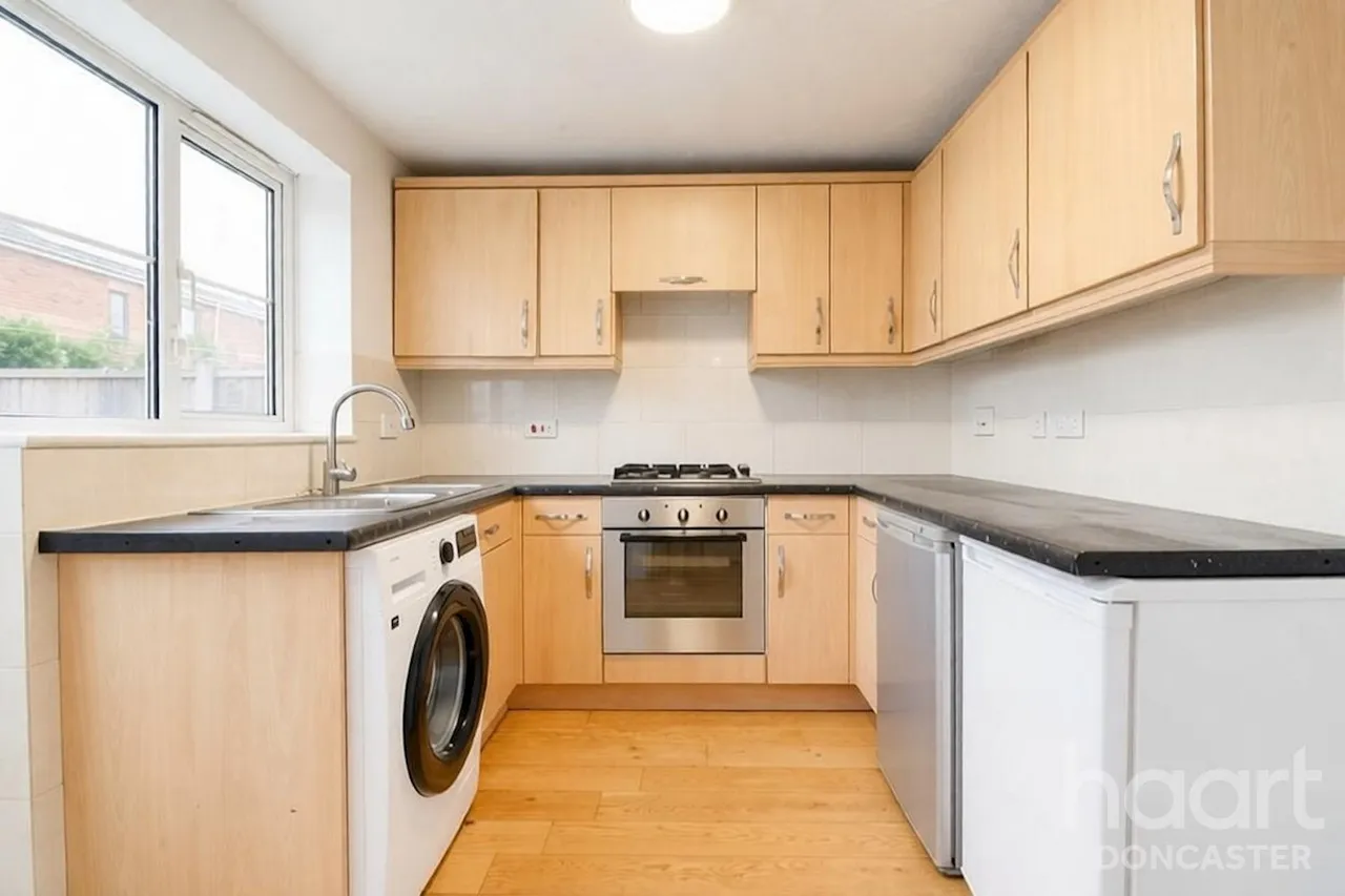Castle Avenue, Rossington, DN11, photo 3