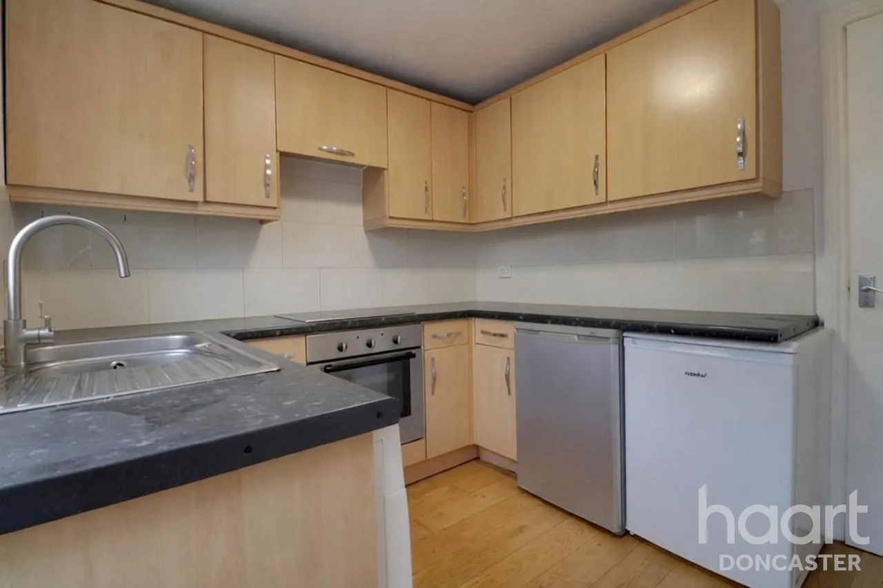 Castle Avenue, Rossington, DN11, photo 9
