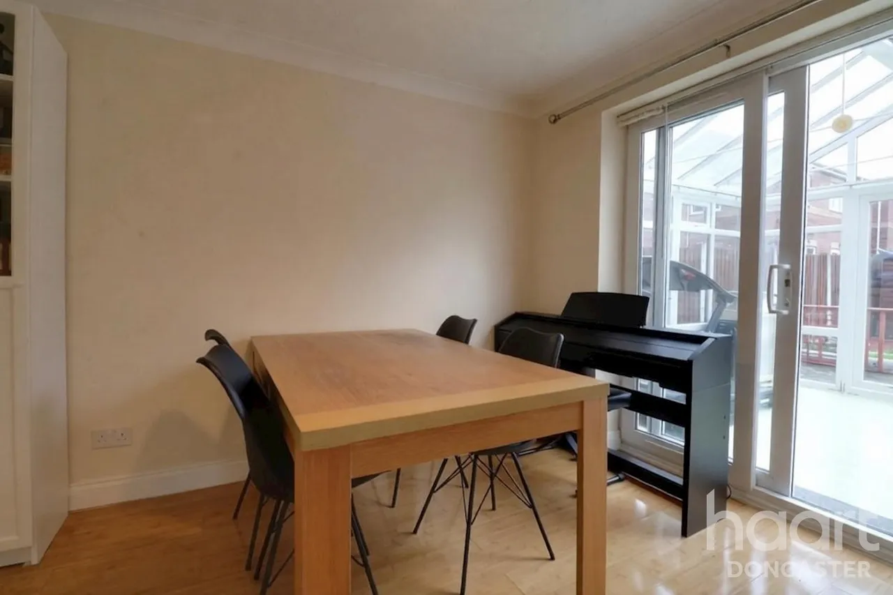Castle Avenue, Rossington, DN11, photo 10
