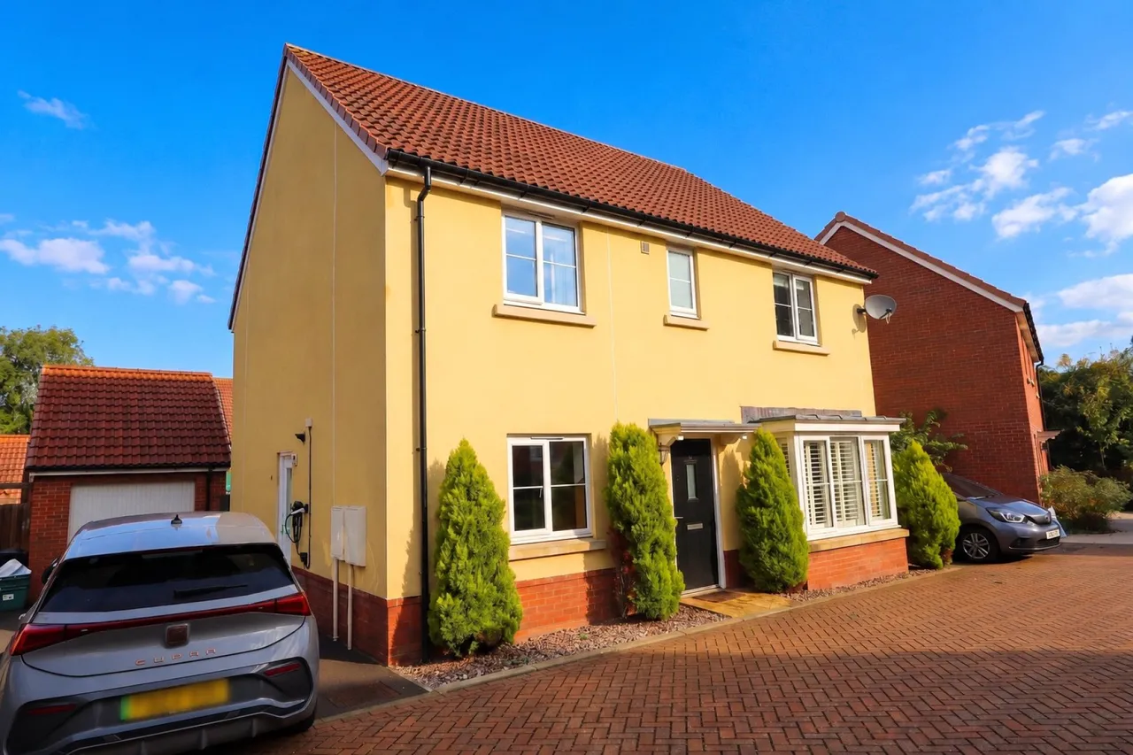 4 bed house to rent, Meadow Brown Close, Thornbury, BS35