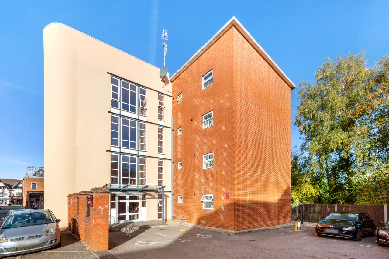 1 bed flat for sale, Post Office Lane, Beaconsfield, HP9