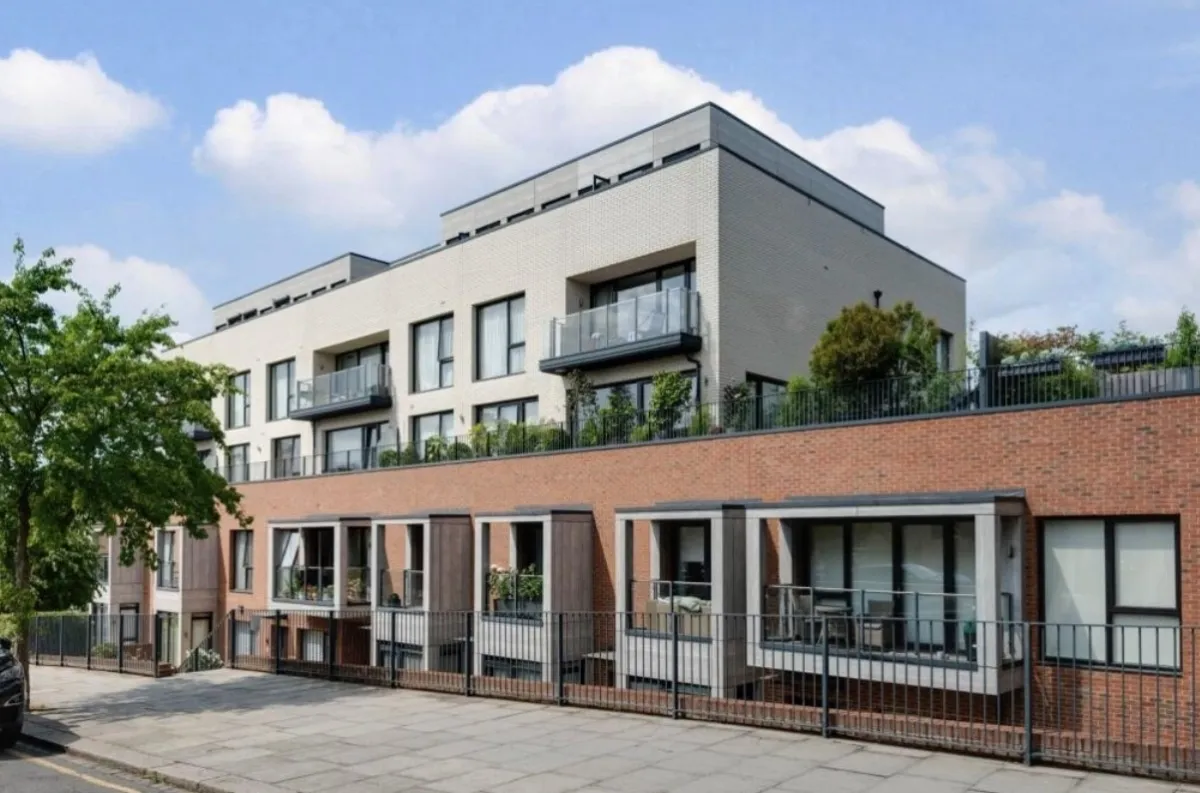3 bed flat to rent — Fairmont Mews London NW2