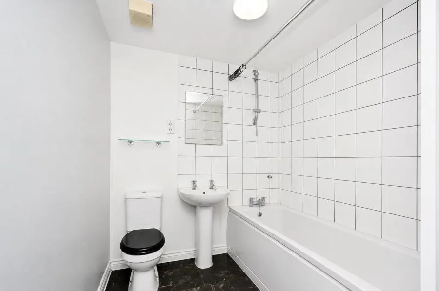 Yersin Court, Swindon, SN1, photo 7