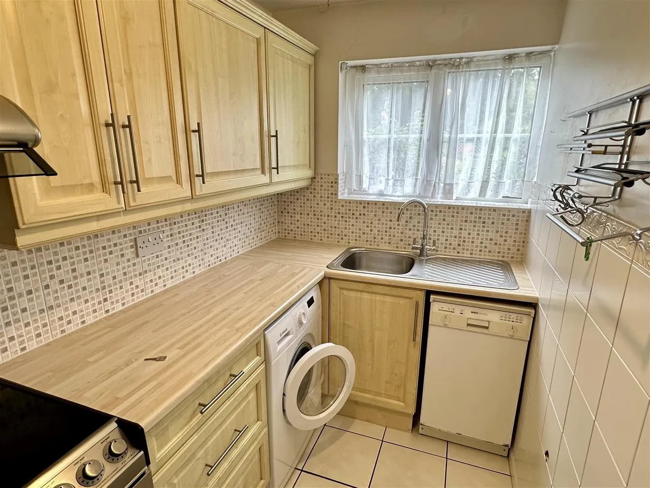 Tanners Crescent, Hertford SG13 8DS, photo 3