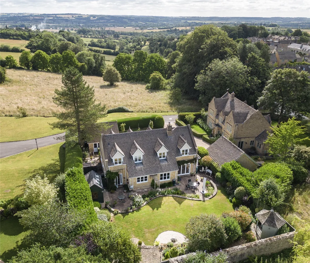 5 bed property for sale, Fosseway, Stow on the Wold, GL54