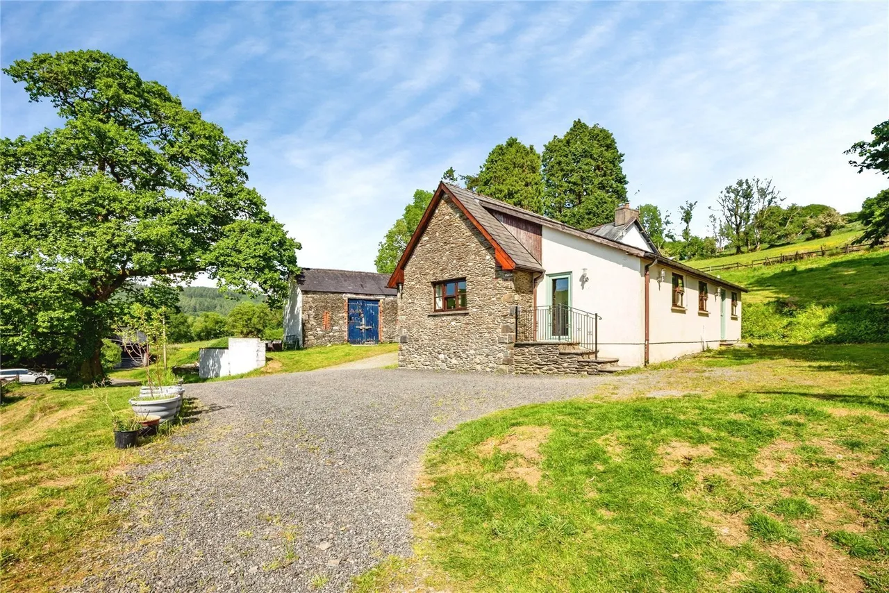 Caio, Llanwrda, SA19, photo 3