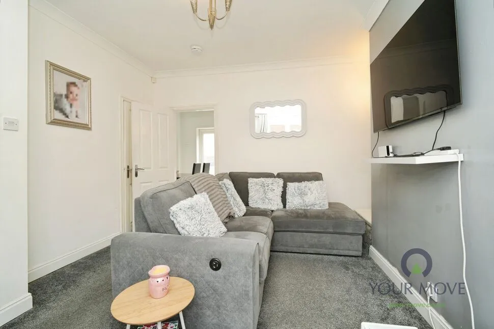 Dixon Street, Lees, Oldham, OL4, photo 2