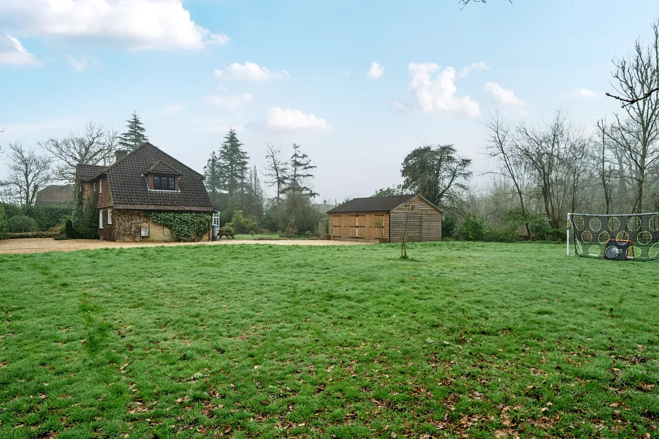Prestwick Lane, Godalming, GU8, photo 5