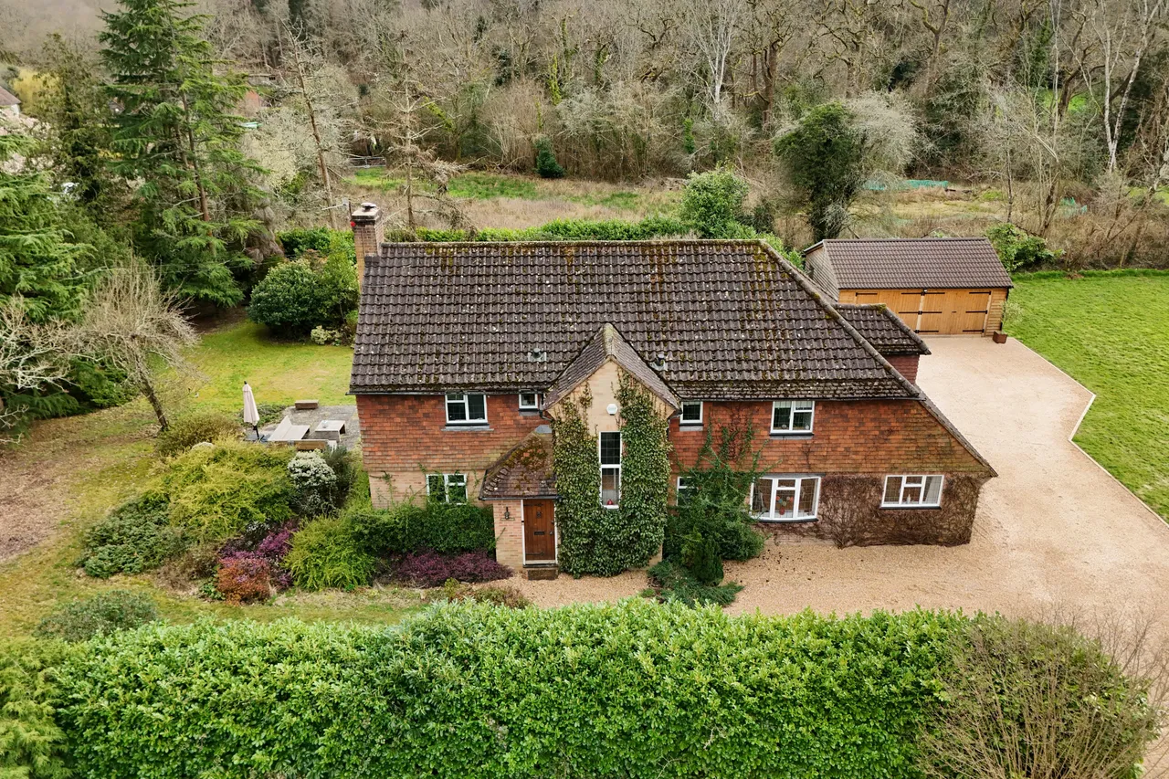 4 bed house for sale — Prestwick Lane, Godalming, GU8