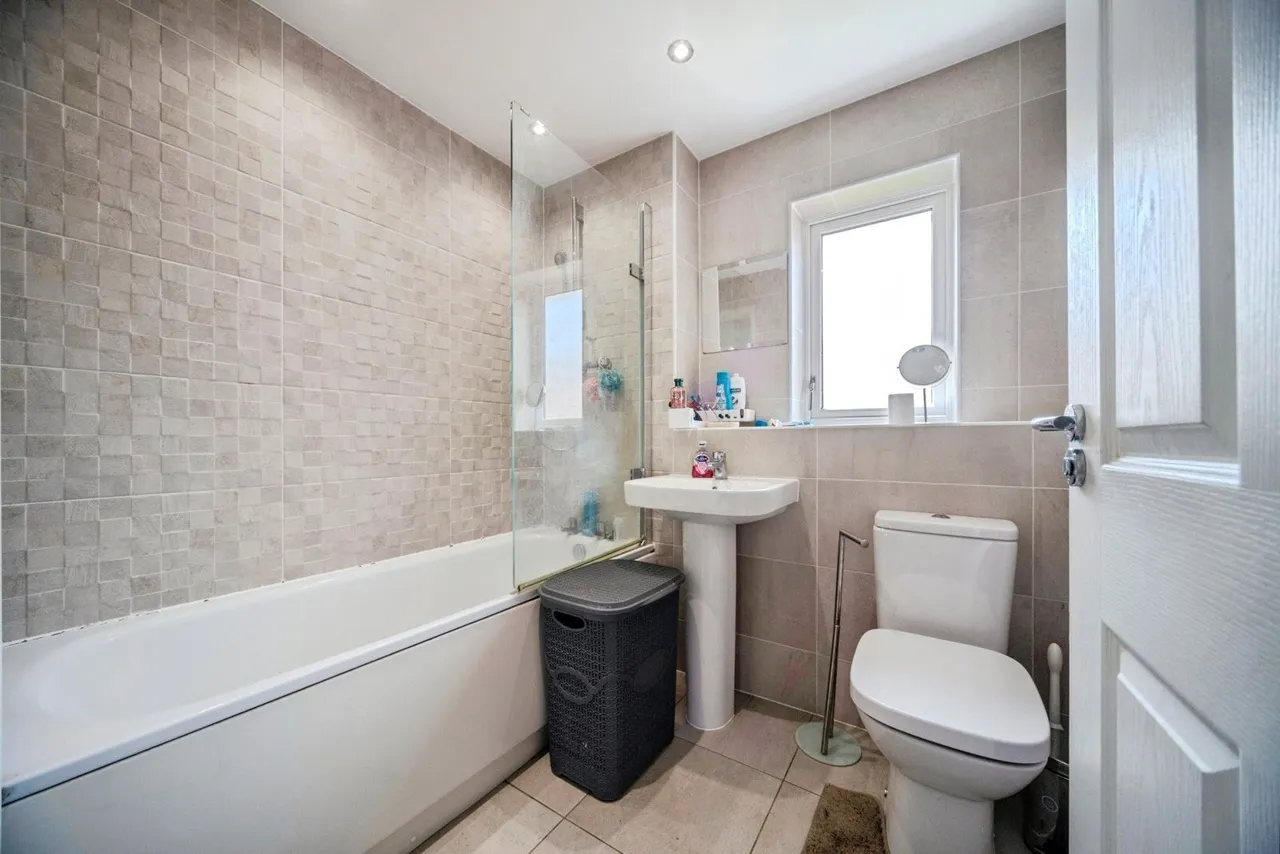 Calshot Drive, Kingsmead, MK4, photo 6