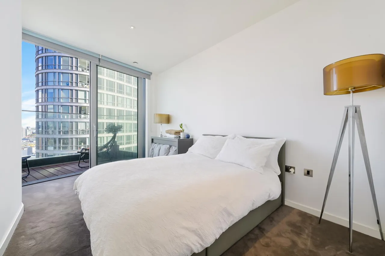 Biscayne Avenue, E14, photo 5