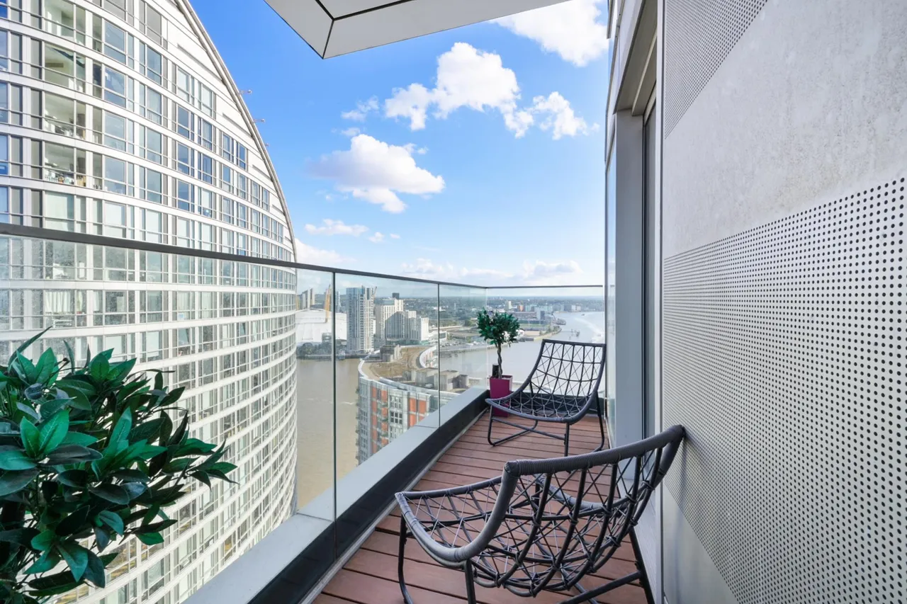 Biscayne Avenue, E14, photo 2