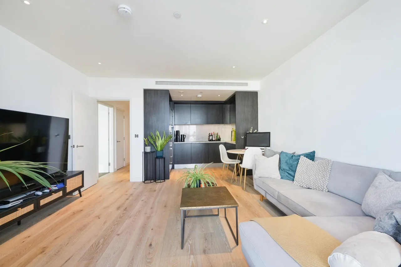 Biscayne Avenue, E14, photo 3