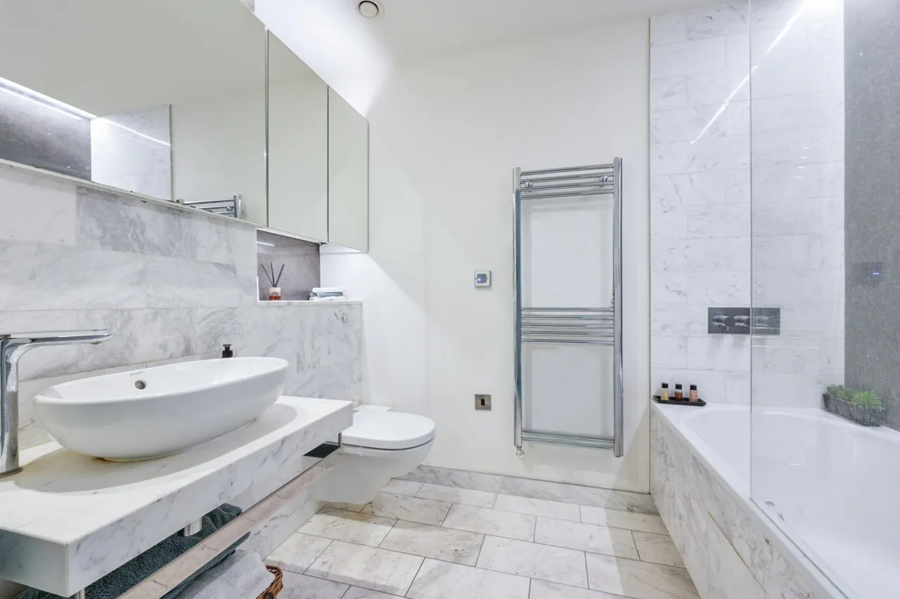 Biscayne Avenue, E14, photo 8