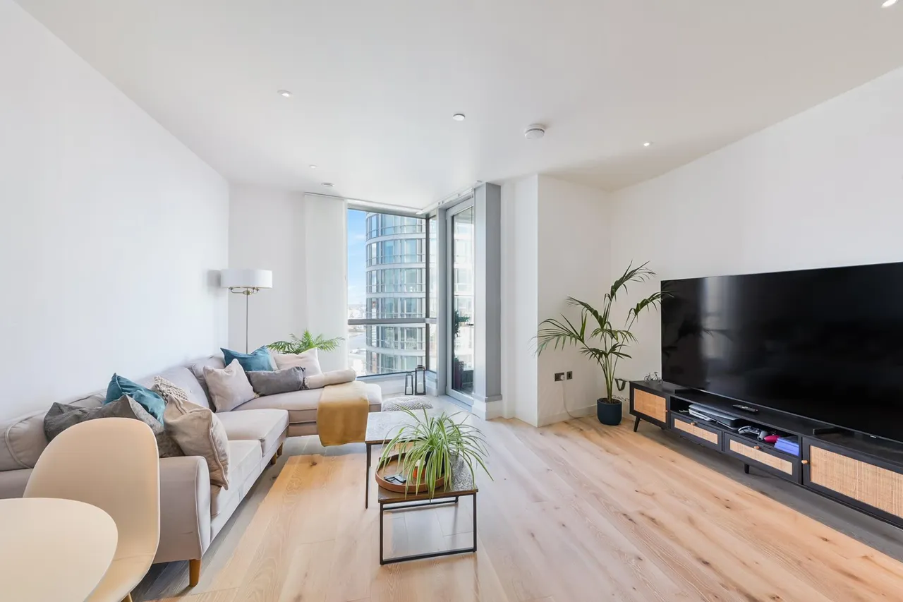 Biscayne Avenue, E14, photo 9