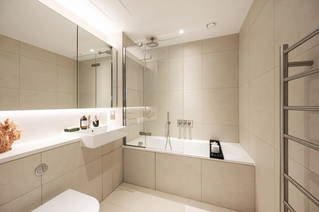 Showflat 3 (Flat 1506), Alma 5 New Drum Street, London, photo 9