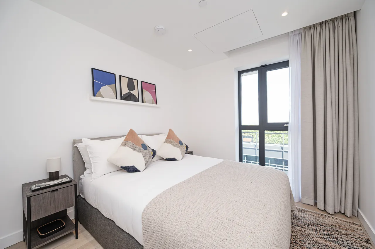 3 bed flat to rent — Showflat 3 (Flat 1506), Alma 5 New Drum Street, London