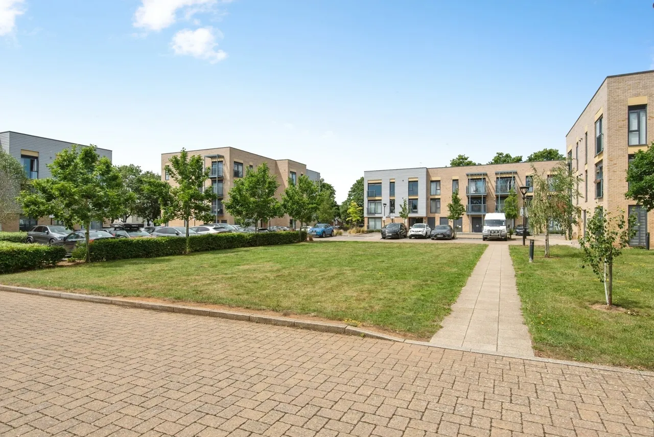 2 bed flat for sale — Allwoods Place, Hitchin, Hertfordshire, SG4