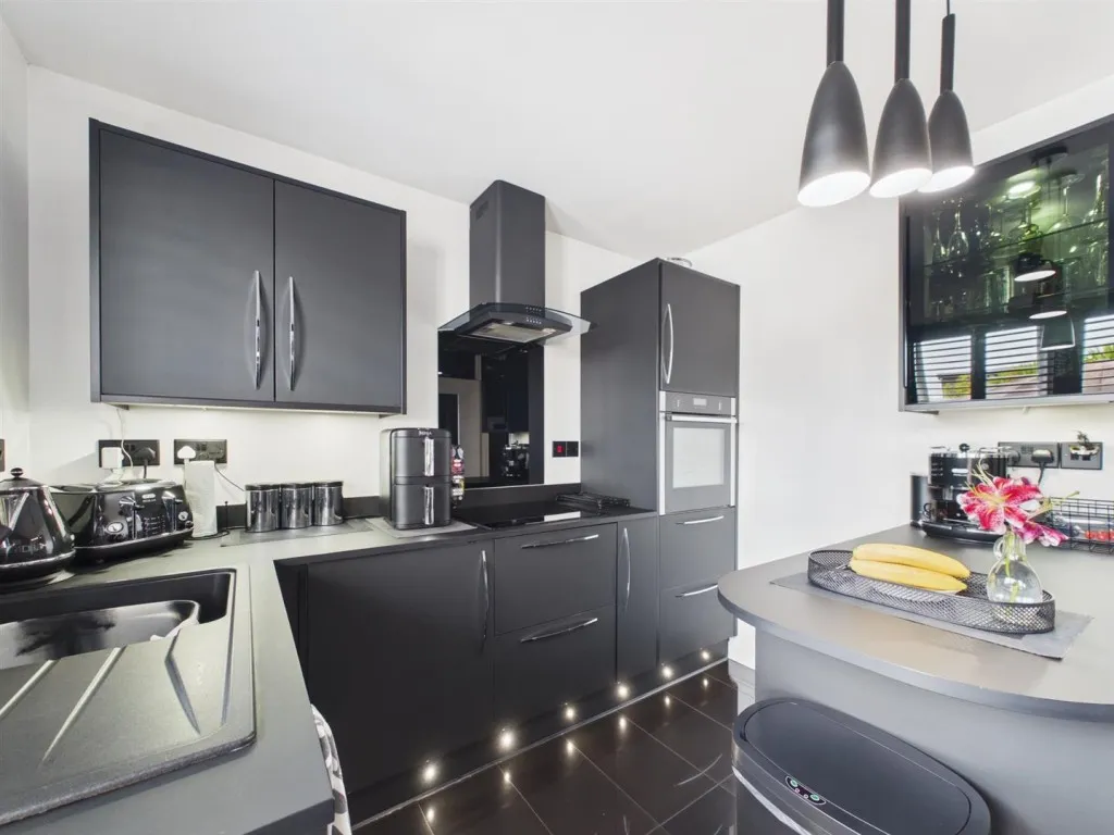 Sutton Avenue, Peacehaven, BN10, photo 5