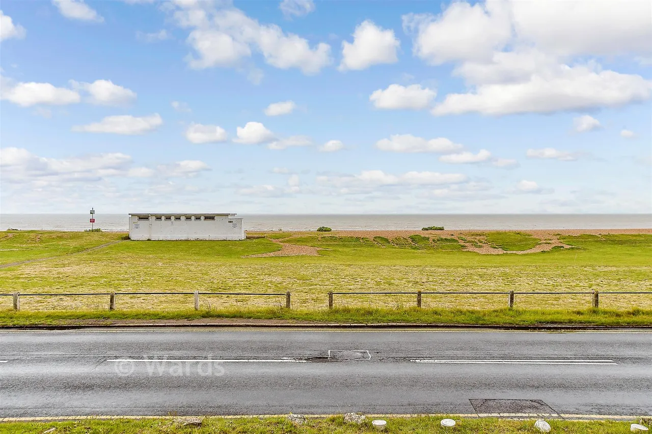 2 bed flat for sale, Grand Parade, Littlestone, TN28