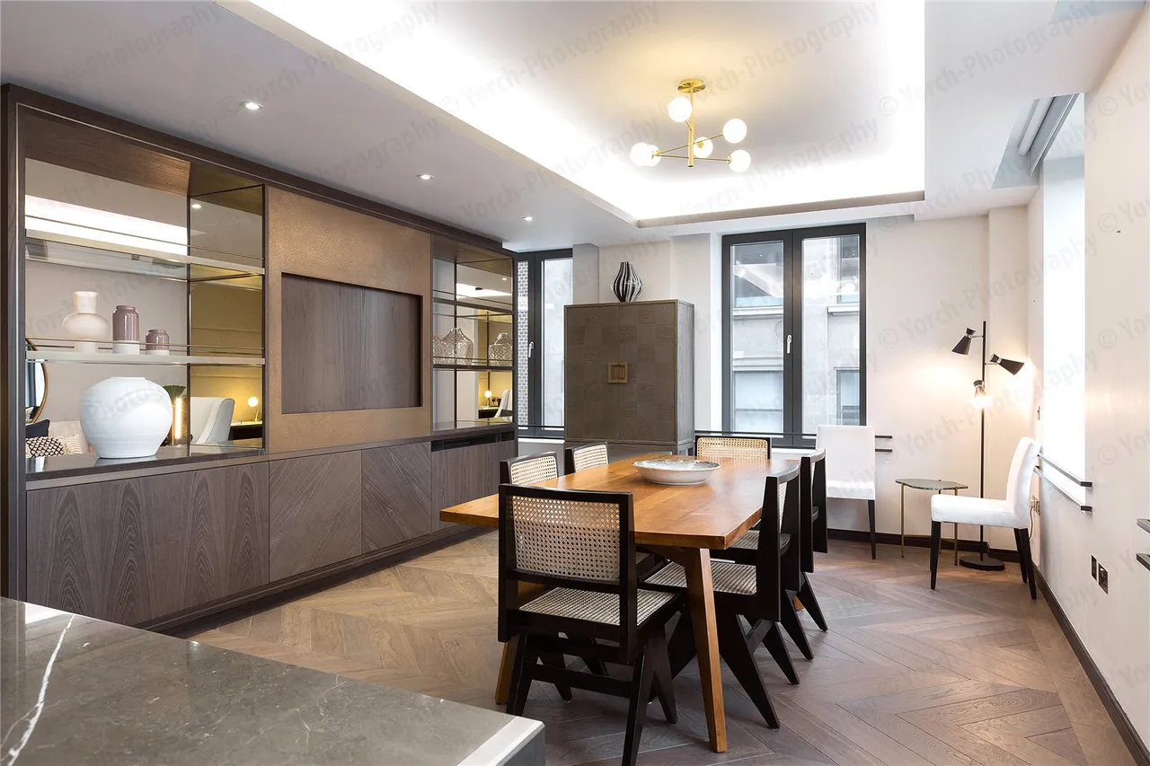 Golden Square, Soho, W1F, photo 2