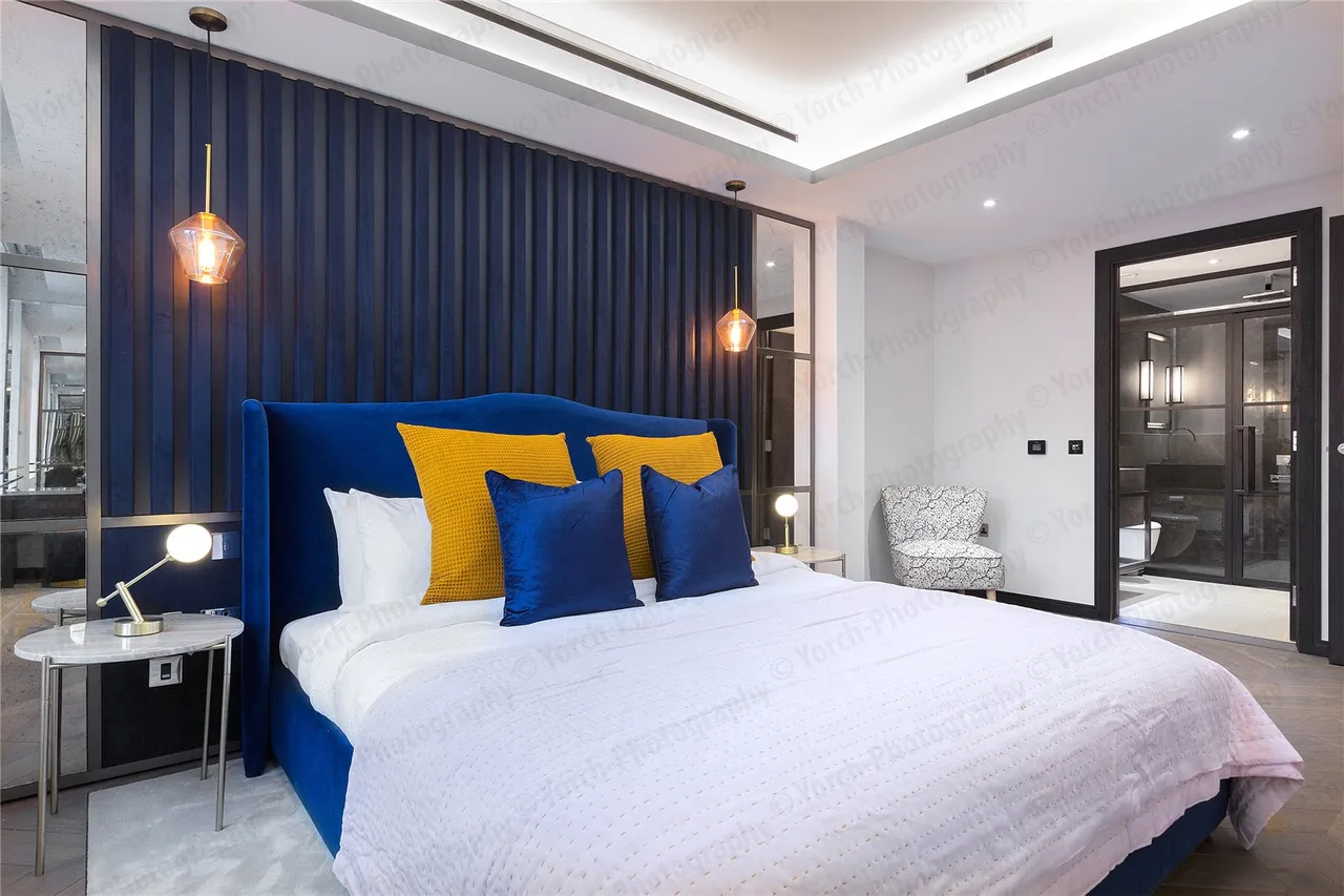 Golden Square, Soho, W1F, photo 6