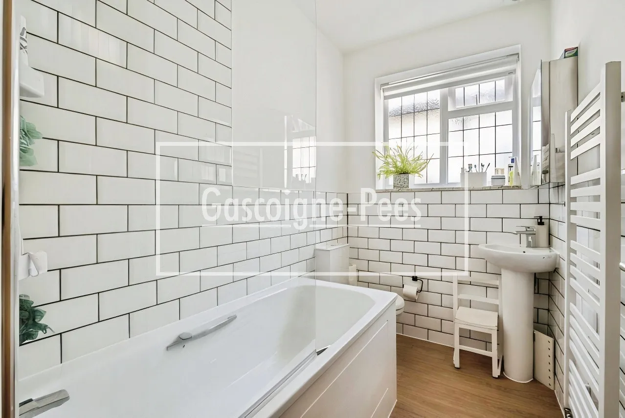 Randalls Road, Leatherhead, KT22, photo 6